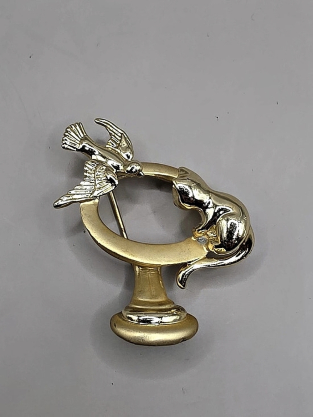 Vintage Trifari Gold Tone Cat & Birds Figural Brooch Pin Signed Costume Jewelry